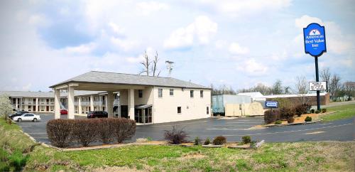 a building with a sign in front of a parking lot at American Inn - Paducah in Paducah