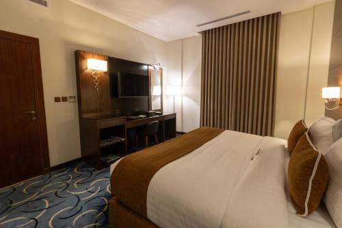 a hotel room with a bed and a desk at Bellevue Park Hotel in Taif