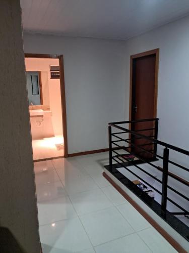 a large empty room with a hallway and a door at Casa em Vivendas - Pedra Azul in Domingos Martins