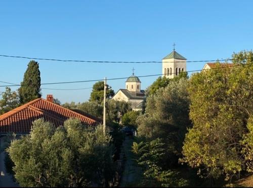 Ülgün şehrindeki Vila Dube tesisine ait fotoğraf galerisinden bir görsel