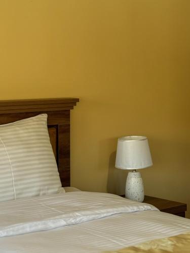 Postel nebo postele na pokoji v ubytování Lileo Kutaisi - Hotel&Winery