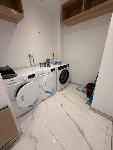 a laundry room with a washer and a washing machine at L ecrin de Rosheim, villa d exception, piscine in Rosheim