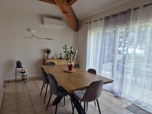 Photo de la galerie de l'établissement Maison Pins et Mer, à La Ciotat