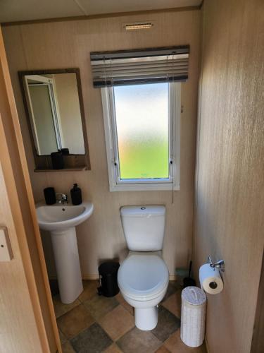a small bathroom with a toilet and a sink at Seaton Sands 71 Aberlady in Port Seton