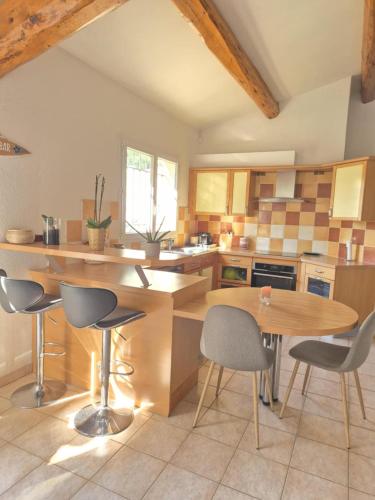 Photo de la galerie de l'établissement Maison Pins et Mer, à La Ciotat