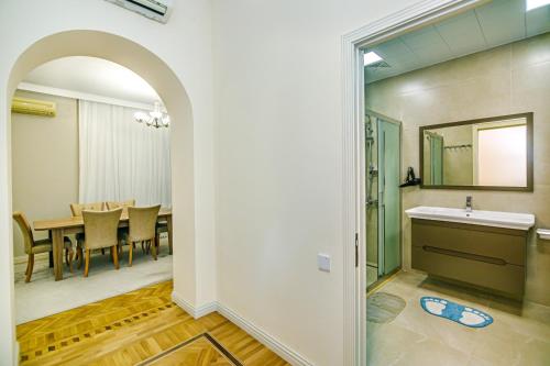 Bany a Bulvar Lux House