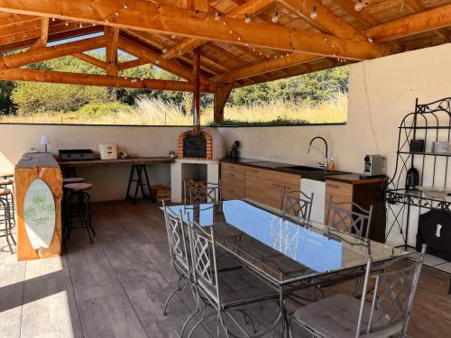 Gallery image of Maison 180 m2 piscine chauffée in Monstéroux-Milieu