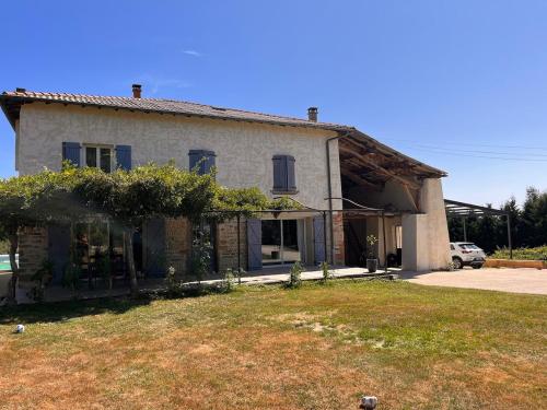 Gallery image of Maison 180 m2 piscine chauffée in Monstéroux-Milieu