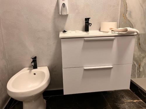 Bilik mandi di Live Tulcea Hotel