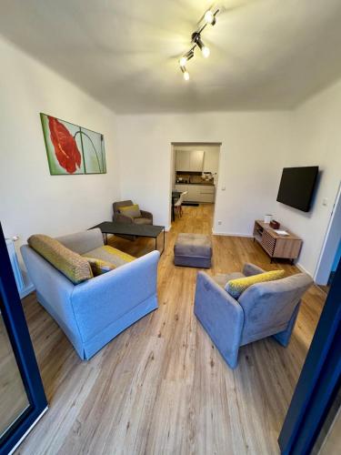 Villa in Vienna in perfect Situaton near VIC and Donau Park with Pool and private Garden sleeps 4 with 2 bedrooms, kitchen and livingroom and bath and private parking