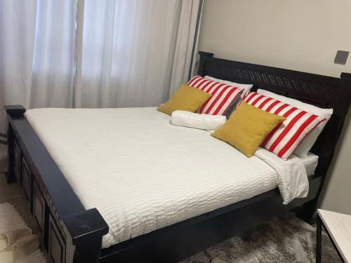Postel nebo postele na pokoji v ubytování Naji Homes