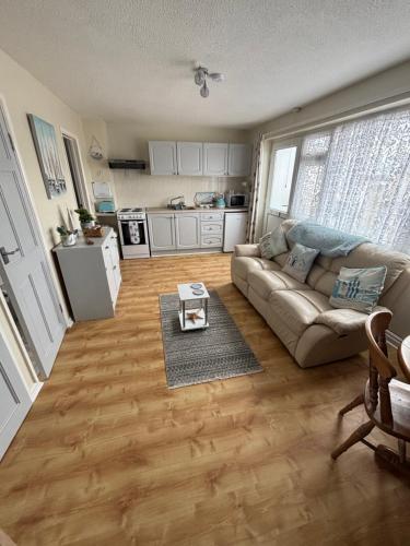 Dapur atau dapur kecil di Hillview 1st floor apartment