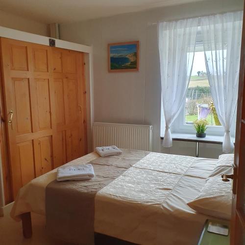 Chez Mai - a private room in a rural country home