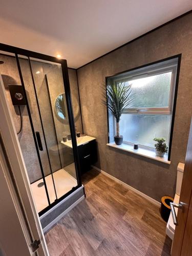Gallery image of Luxurious 1 Bedroom Apartment With Secure Garden in Old Colwyn