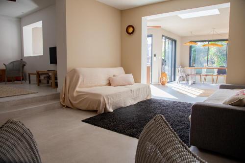 a living room with a bed and a couch at Villa avec piscine, Sainte Marguerite in Pornichet