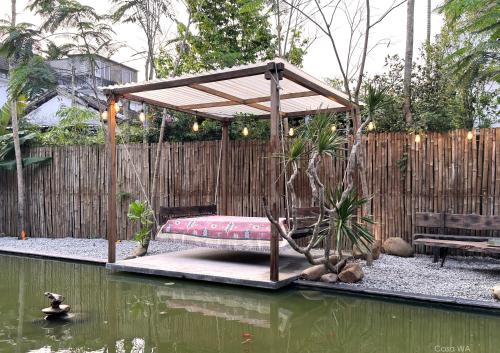 Jardín al aire libre en CasaWa Homestay Hue