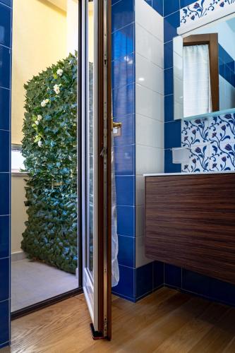 Bilik mandi di Your Place in Rome Apartments
