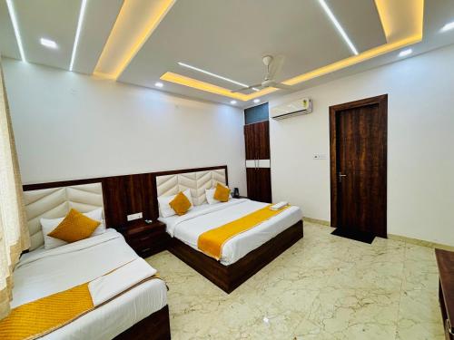 Ένα ή περισσότερα κρεβάτια σε δωμάτιο στο Hotel Ganga Palace - Agra Dasaprakash Restuarant