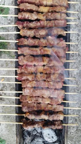 a grill with many different types of meat on it at Clementina B&B in Brittoli