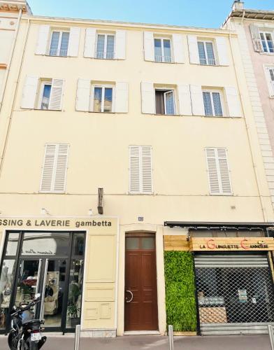 Luxury 3 bed 2 bath flat Cannes Croisette photo 7
