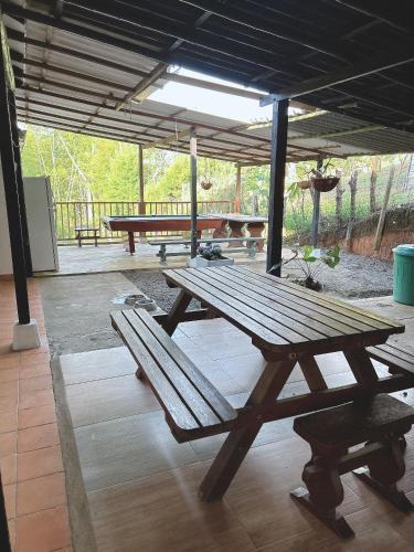 a picnic table sitting under a pavilion with a picnic table at El Rincón De La Abuela Paisaje y Confort in La Cumbre