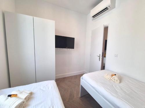 Luxury 3 bed 2 bath flat Cannes Croisette photo 16