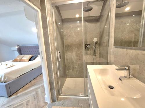 Luxury 3 bed 2 bath flat Cannes Croisette photo 9
