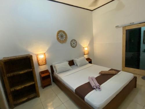a bedroom with two beds and a window at Salt Life Gili Trawangan in Gili Trawangan