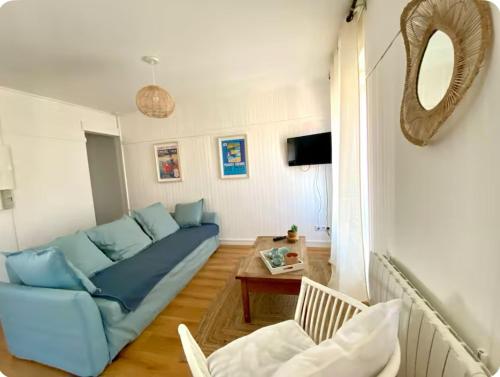 La Mouette Bleue -stationnement gratuit- mer