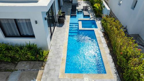 an overhead view of a swimming pool next to a building at Sosua Ocean Village, Villa 9 Campo Del Mar , IV in Sosúa