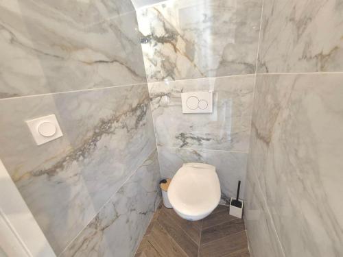 Luxury 3 bed 2 bath flat Cannes Croisette photo 22