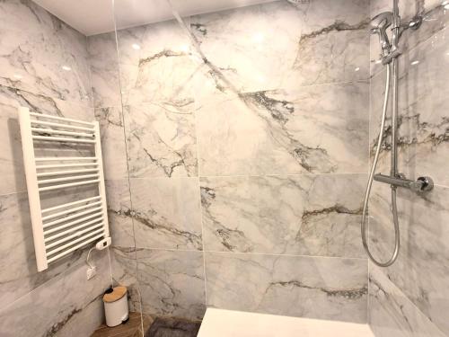 Luxury 3 bed 2 bath flat Cannes Croisette photo 19