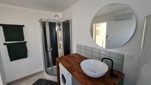 Ένα μπάνιο στο Maison Proche Mer