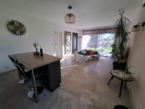 PINE and house DIRECTION with private jacuzzi -