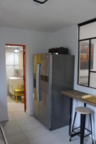 Η κουζίνα ή μικρή κουζίνα στο Appartement climatisé dans un quartier très calme