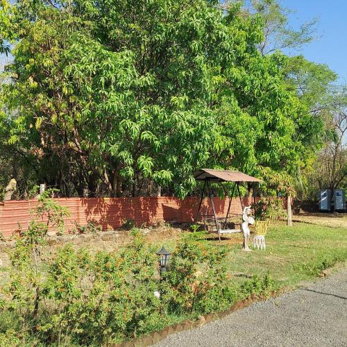 Zahrada ubytování Shalom Farm, Karjat