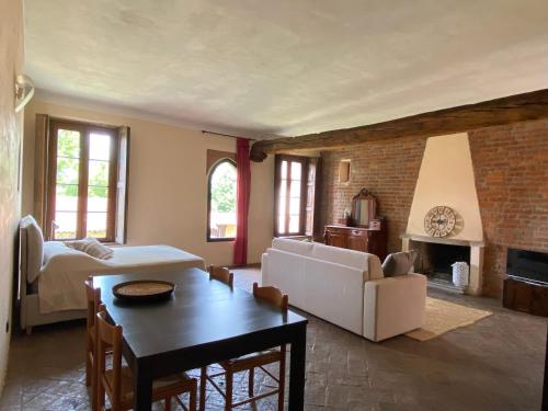 a living room with a couch and a table at Borgo Archinto in Robecco sul Naviglio