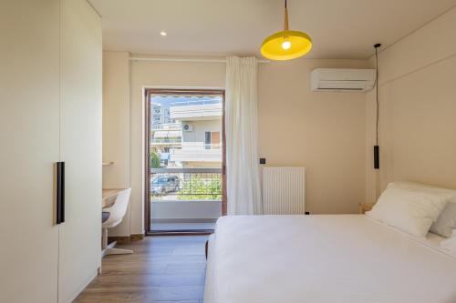 Postel nebo postele na pokoji v ubytování Mandarin One Bedroom Apartment Varkiza