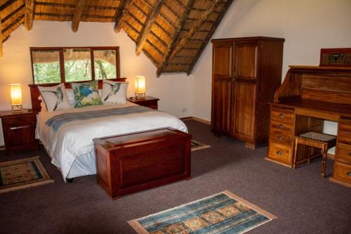 a bedroom with a bed and a piano at House On Blyde in Kampersrus AH