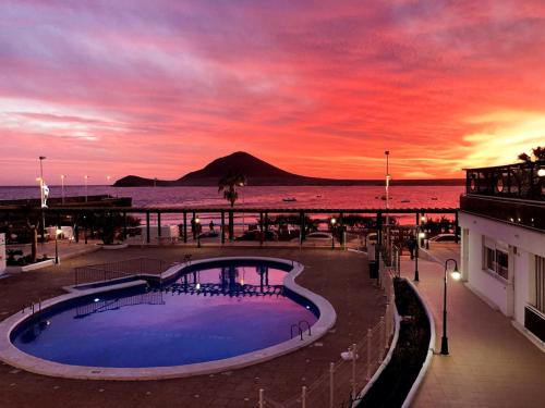 Stunning front line penthouse sea and pool