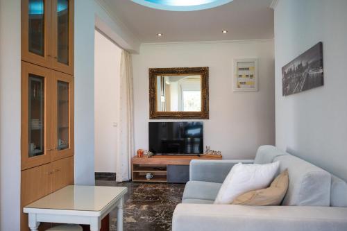 Eln's Sunlit Apartment