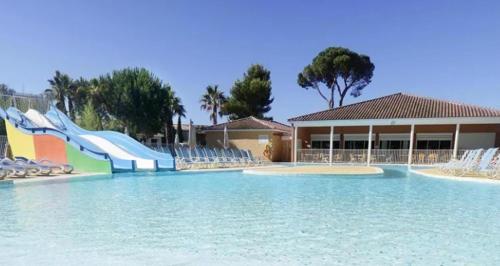 Bazén v ubytování Spot évasion nebo v jeho okolí