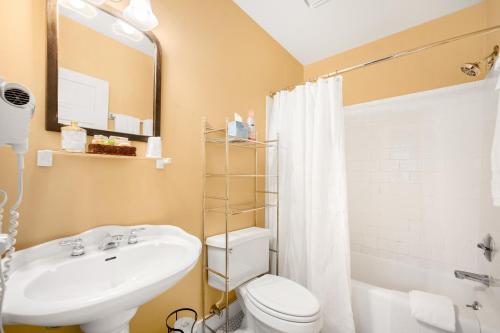 Un baño de The Inn at Union Pier