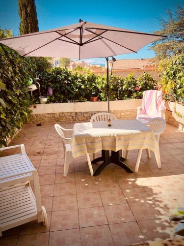 Studio 200m plage Terrasse WIFI fibre parking