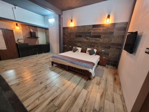 TV a/nebo společenská místnost v ubytování Seekend Holidays Munnar