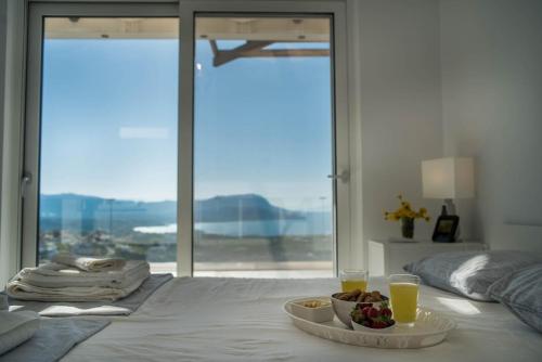 Ένα ή περισσότερα κρεβάτια σε δωμάτιο στο Villa Penelope, a breathtaking view