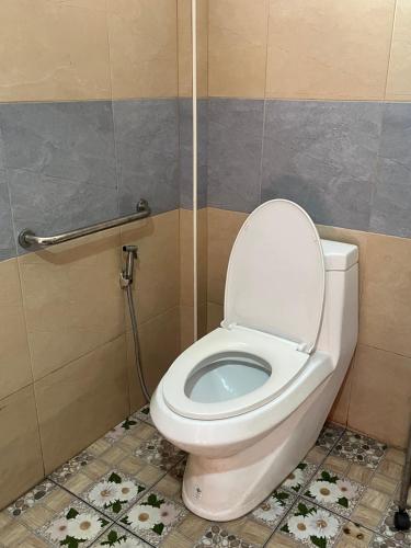 Ένα μπάνιο στο PR Home Suratthani