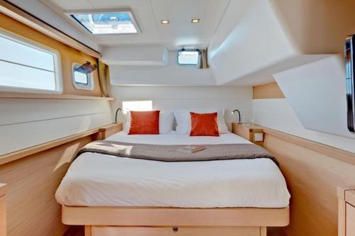 Cabin in a Catamaran