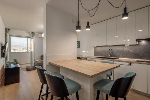 Luxury apartment near the beach