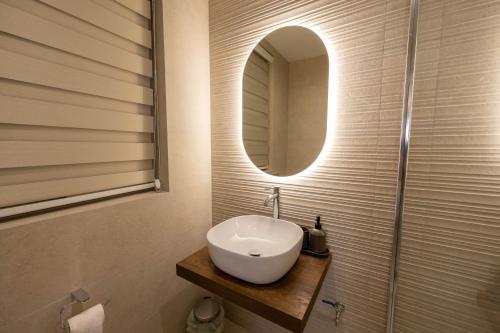 Bagno di Spacious 2 Bedroom Apartment